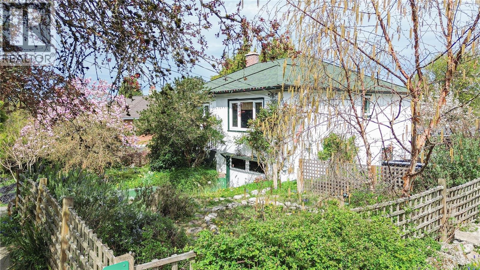 864 SELKIRK AVE - 51