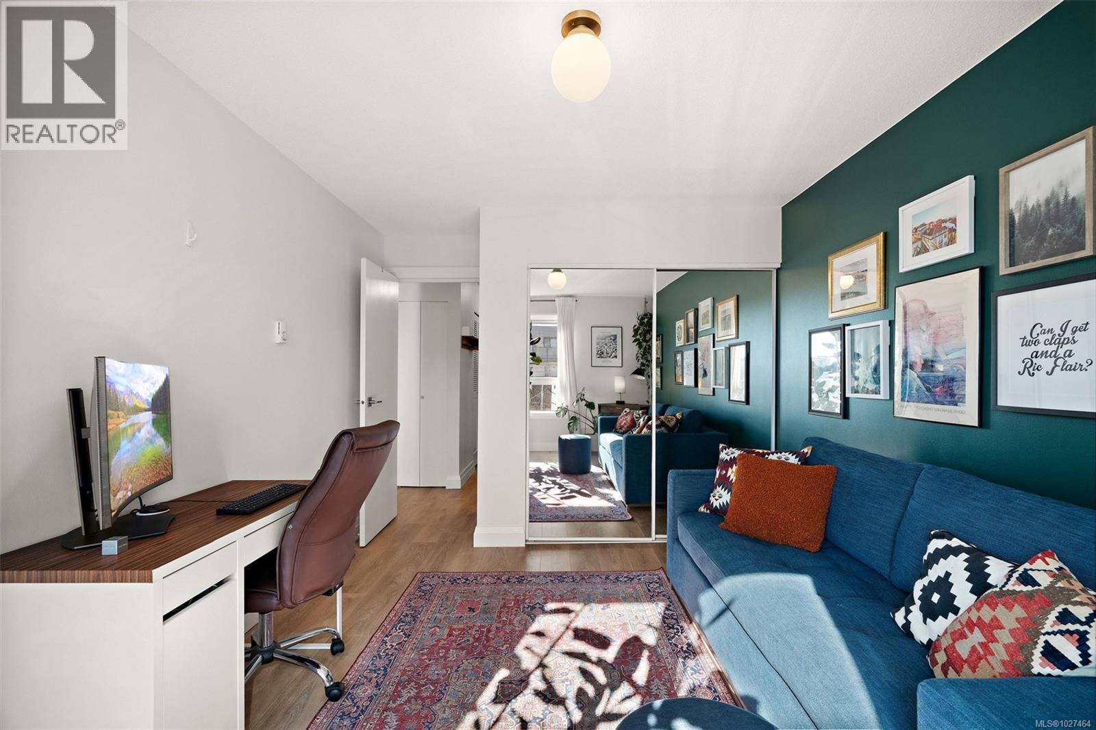 301 1024 Fairfield Road, Victoria