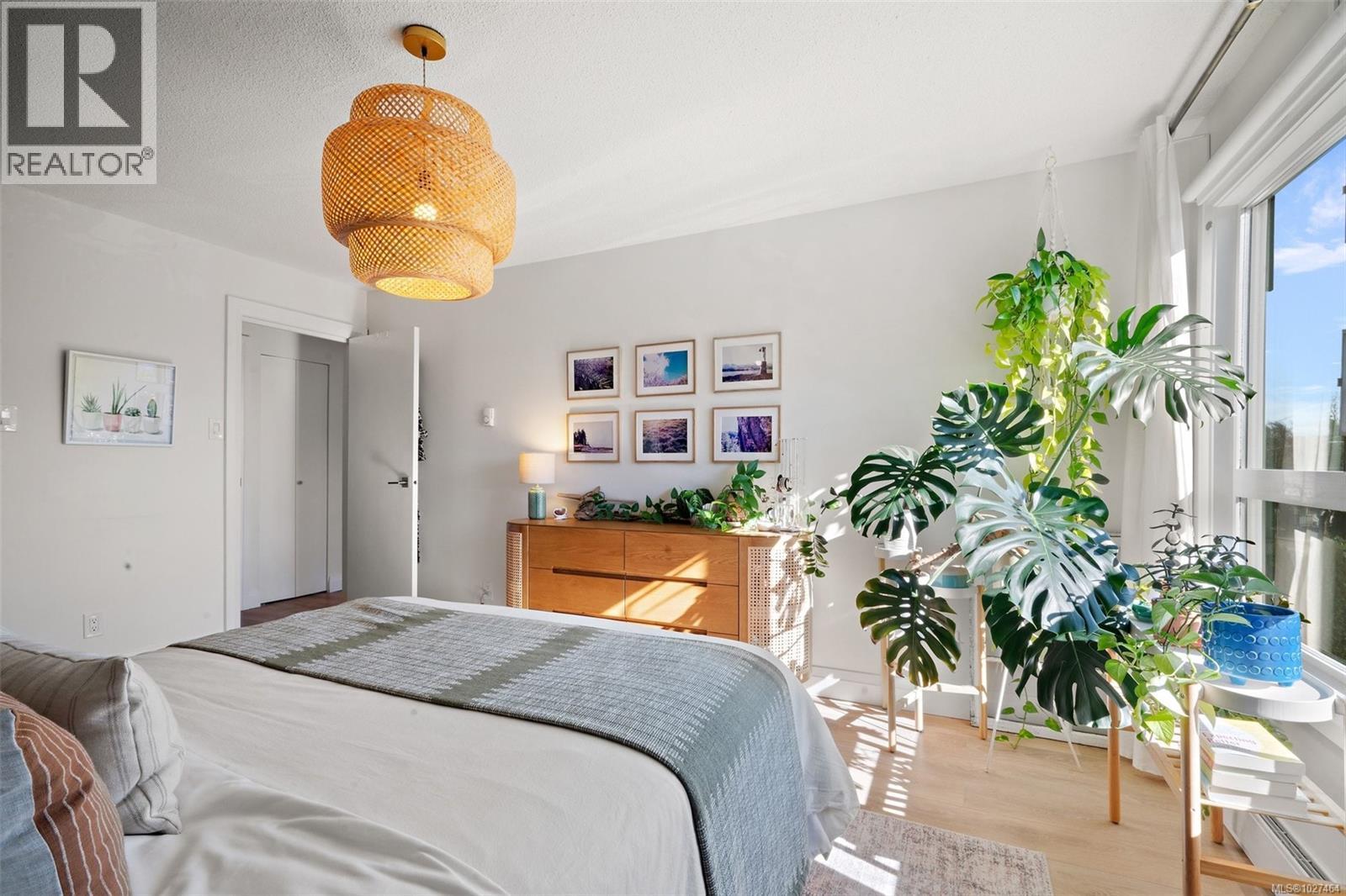 301 1024 Fairfield Road, Victoria