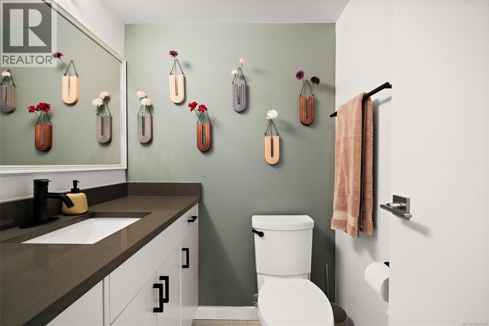 301 1024 Fairfield Road, Victoria