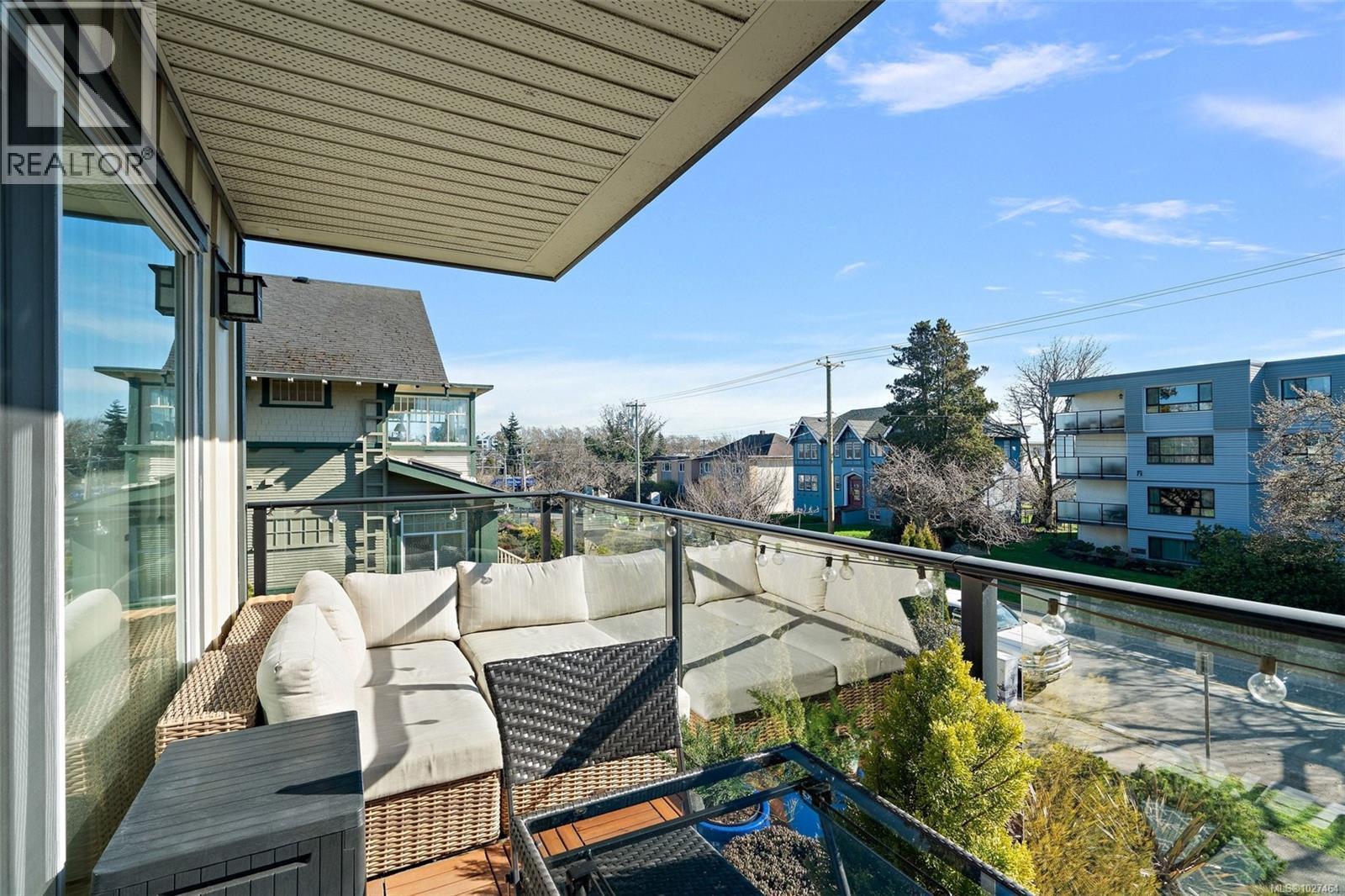 301 1024 Fairfield Road, Victoria