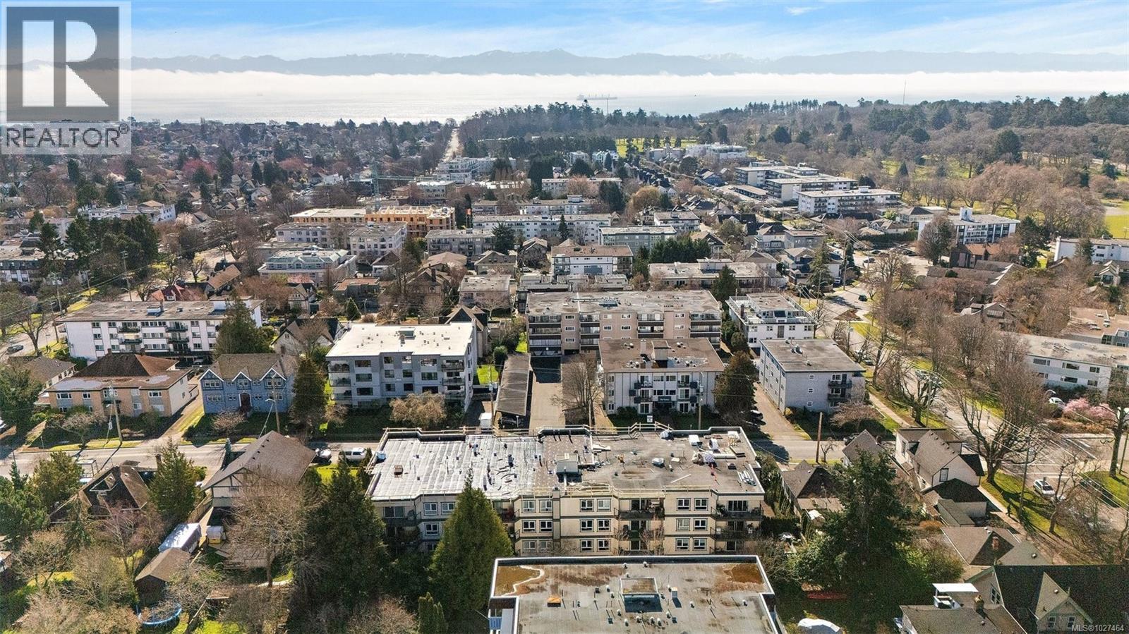 301 1024 Fairfield Road, Victoria