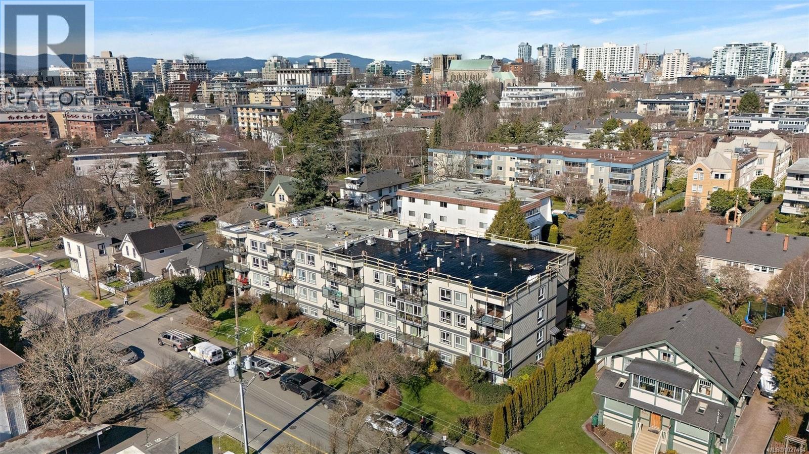 301 1024 Fairfield Road, Victoria