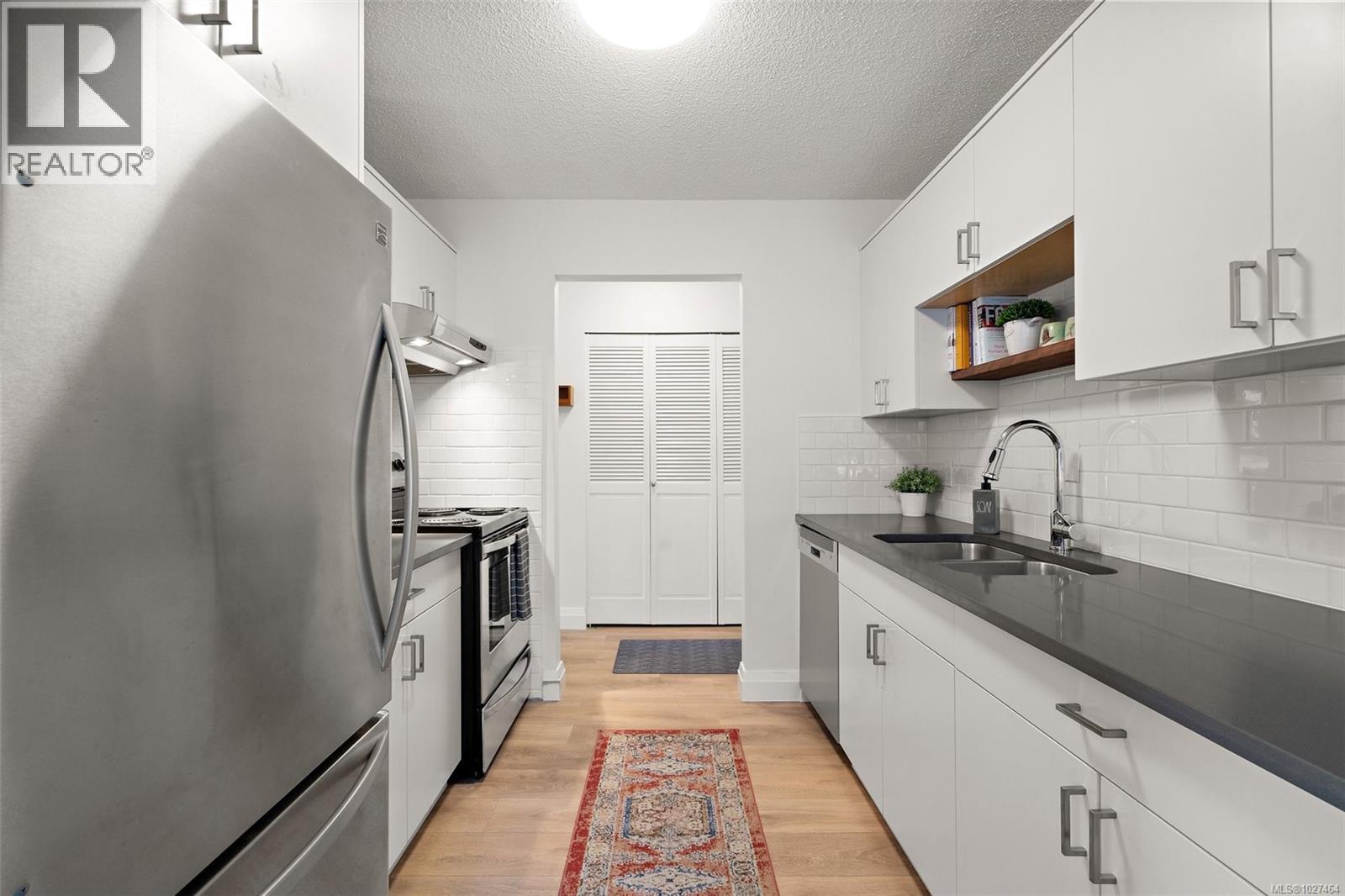 301 1024 Fairfield Road, Victoria