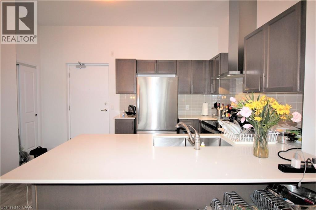 #135 1 REDFERN AVENUE - 13