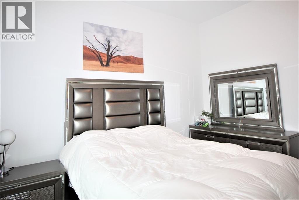 #135 1 REDFERN AVENUE - 15