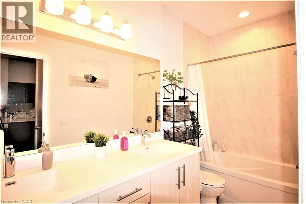 #135 1 REDFERN AVENUE - 17
