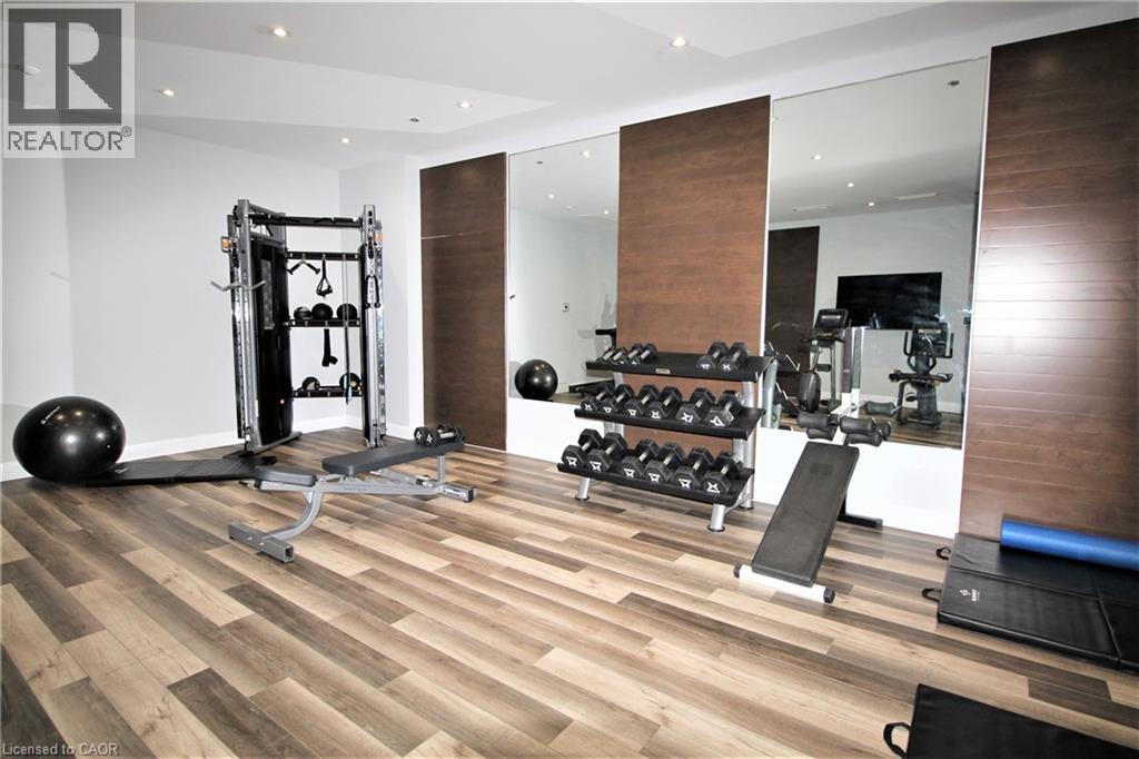 #135 1 REDFERN AVENUE - 18