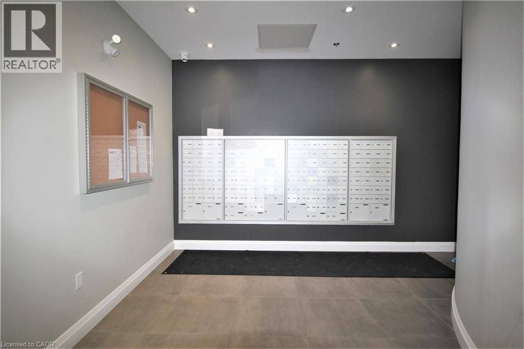 #135 1 REDFERN AVENUE - 23