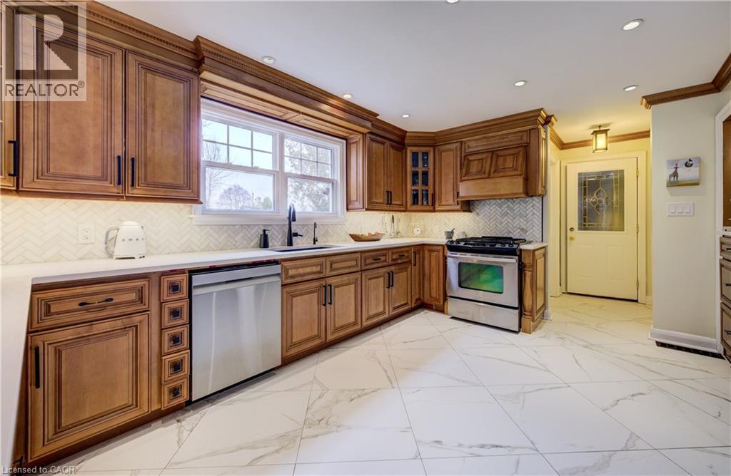 27 LOWREY Avenue S — photo 15