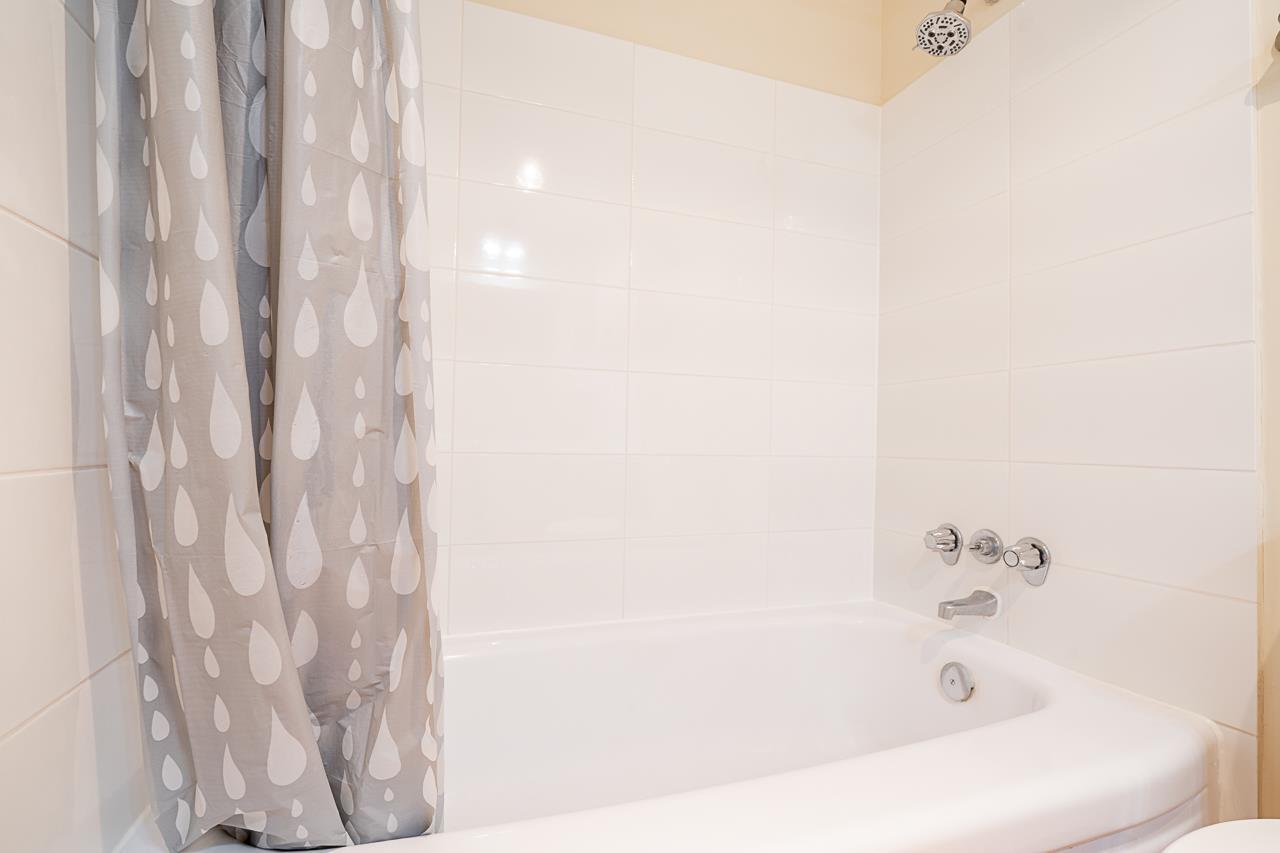 208 15020 NORTH BLUFF ROAD, White Rock