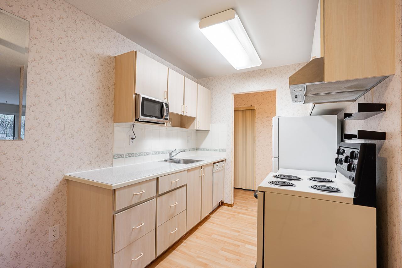 208 15020 NORTH BLUFF ROAD, White Rock