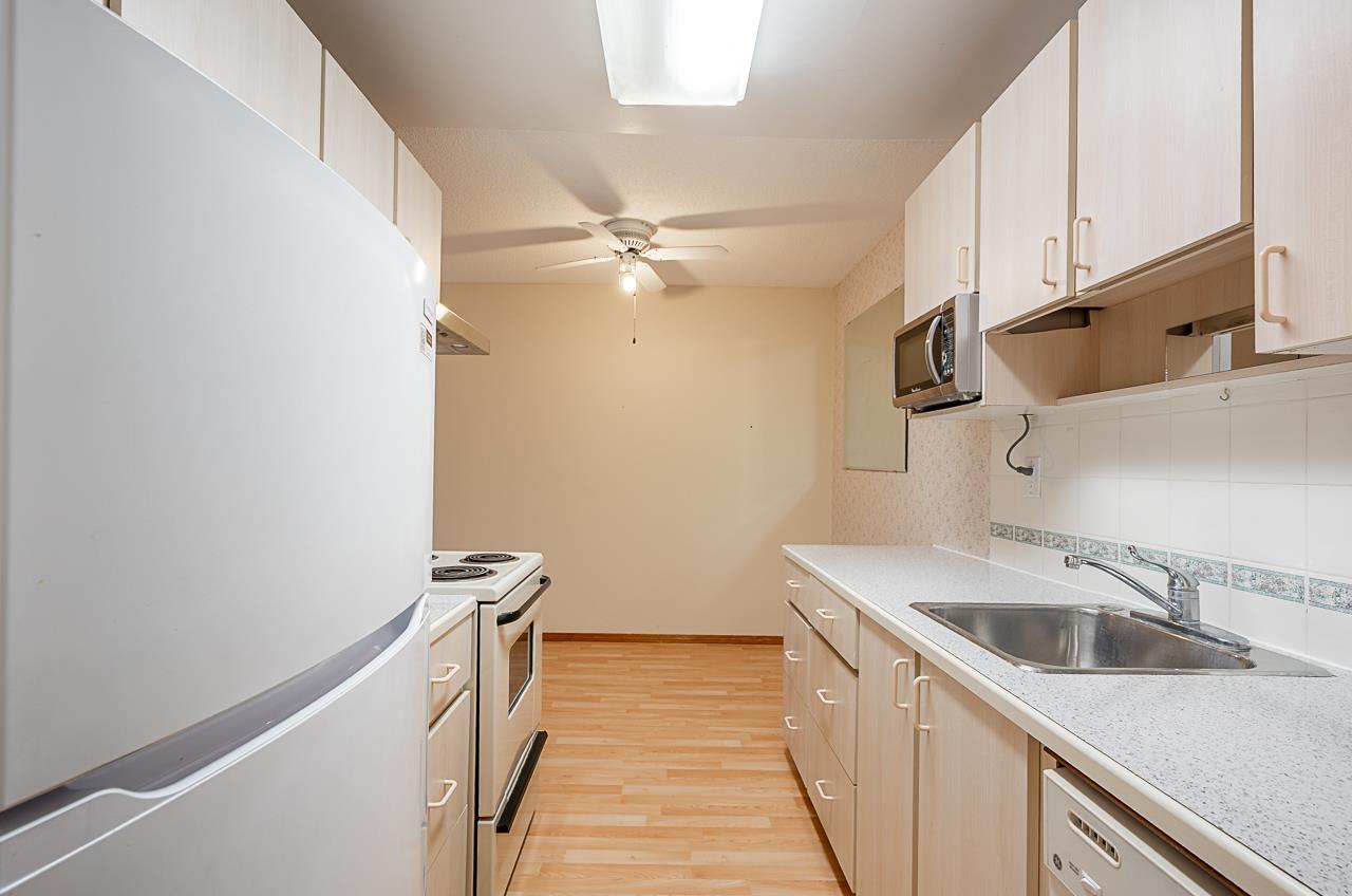 208 15020 NORTH BLUFF ROAD, White Rock