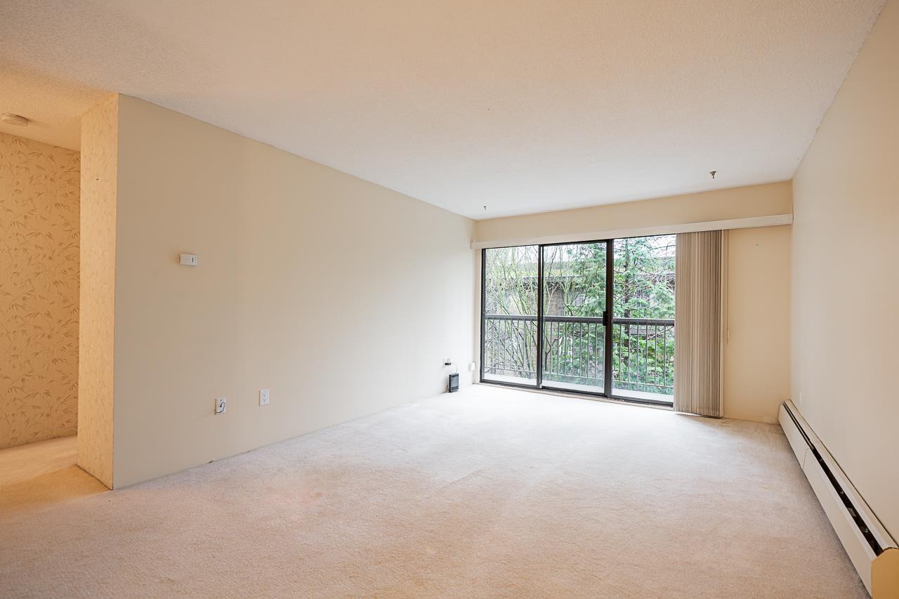 208 15020 NORTH BLUFF ROAD, White Rock