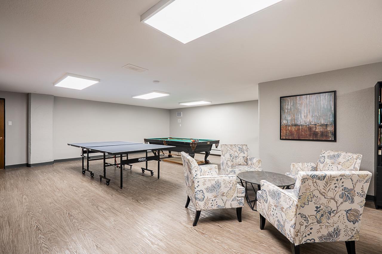 208 15020 NORTH BLUFF ROAD, White Rock