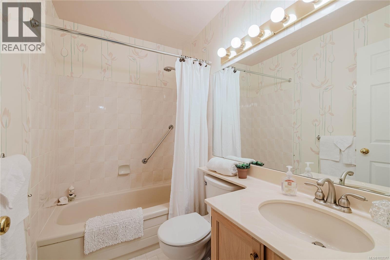 4 901 Kentwood Lane, Saanich