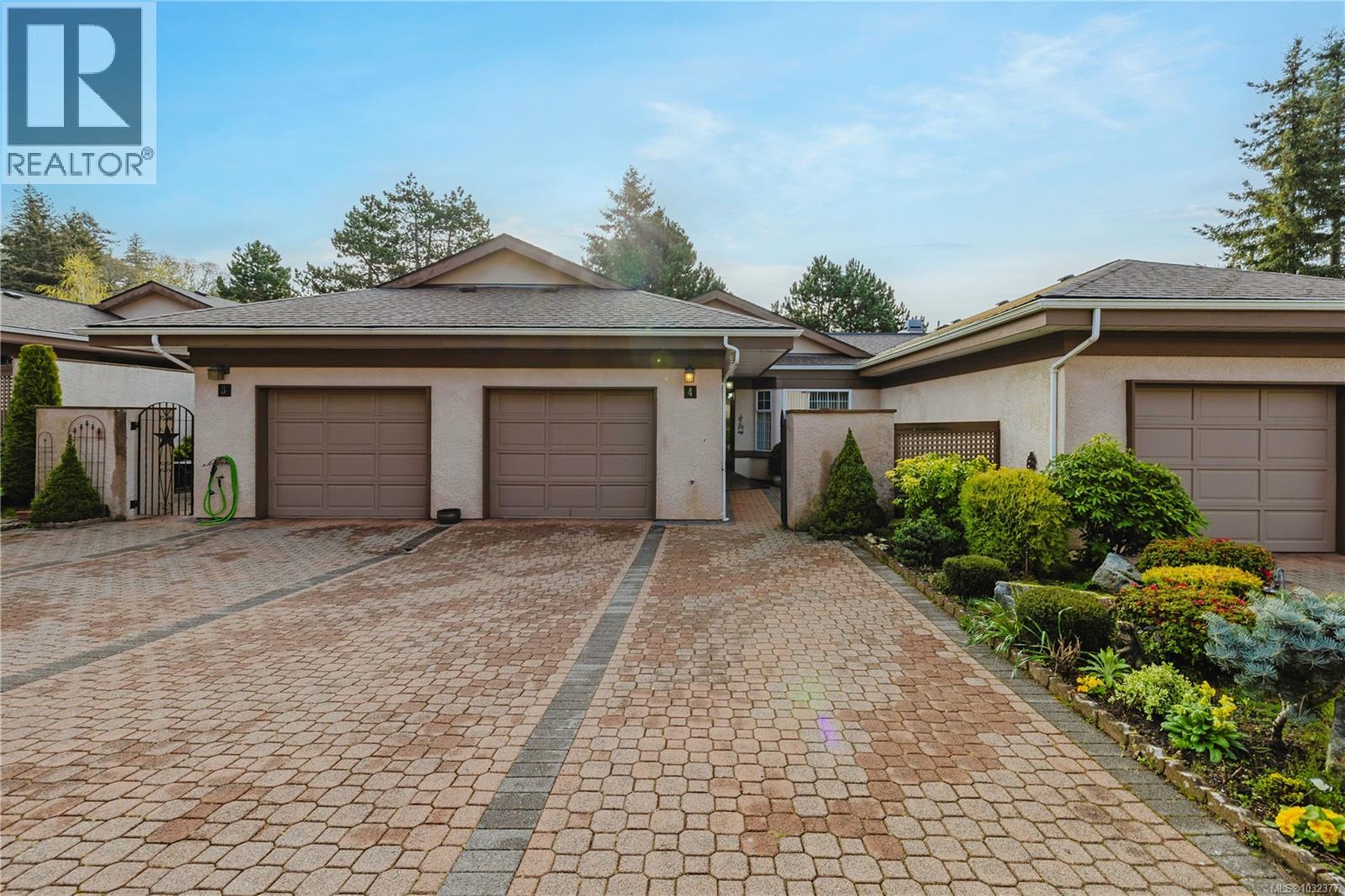 4 901 Kentwood Lane, Saanich