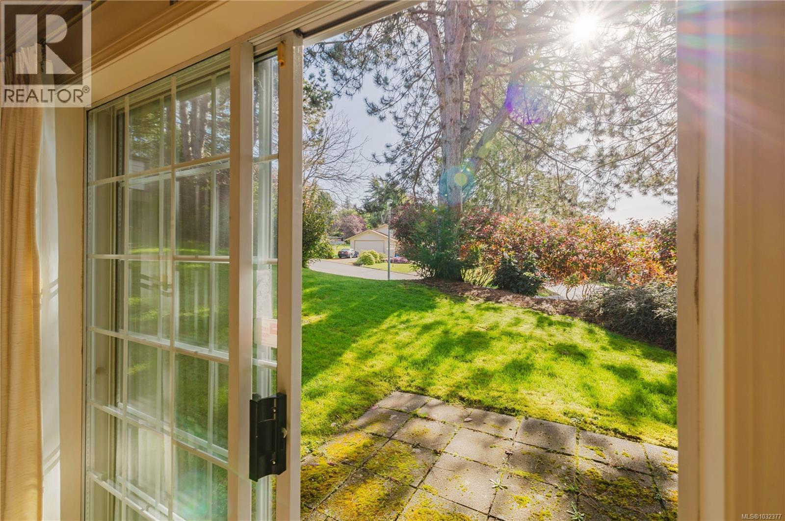 4 901 Kentwood Lane, Saanich