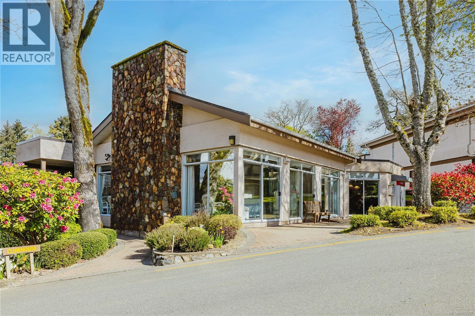 4 901 Kentwood Lane, Saanich