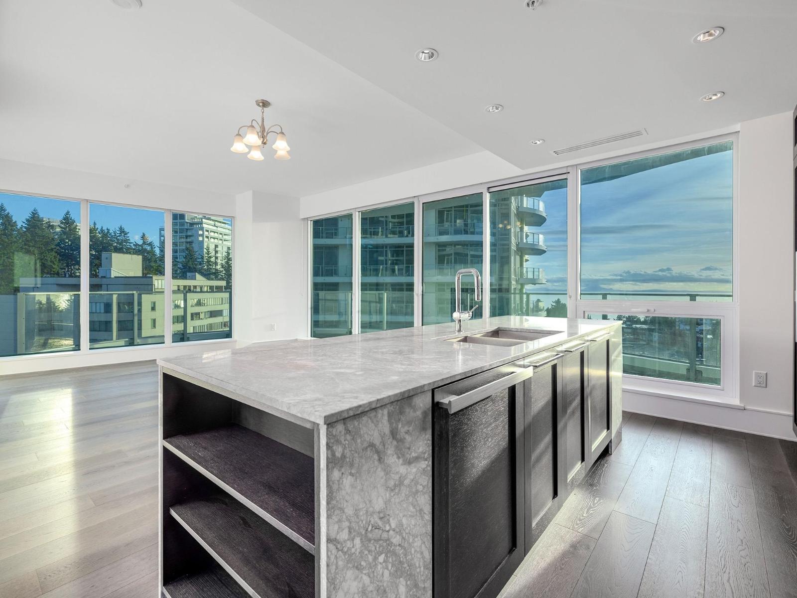 604 1501 FOSTER STREET, White Rock