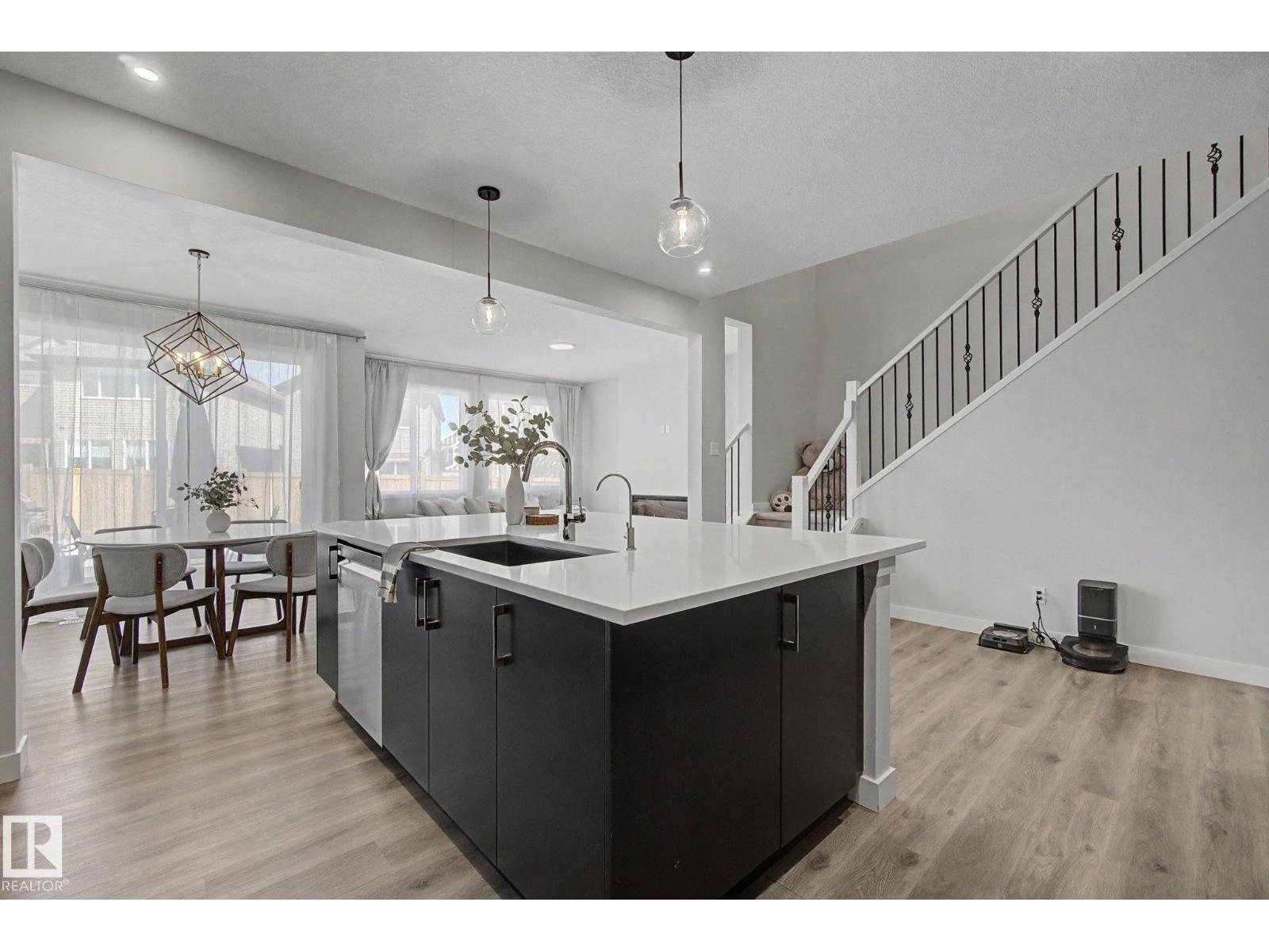 2721 DONAGHEY CR SW, Edmonton