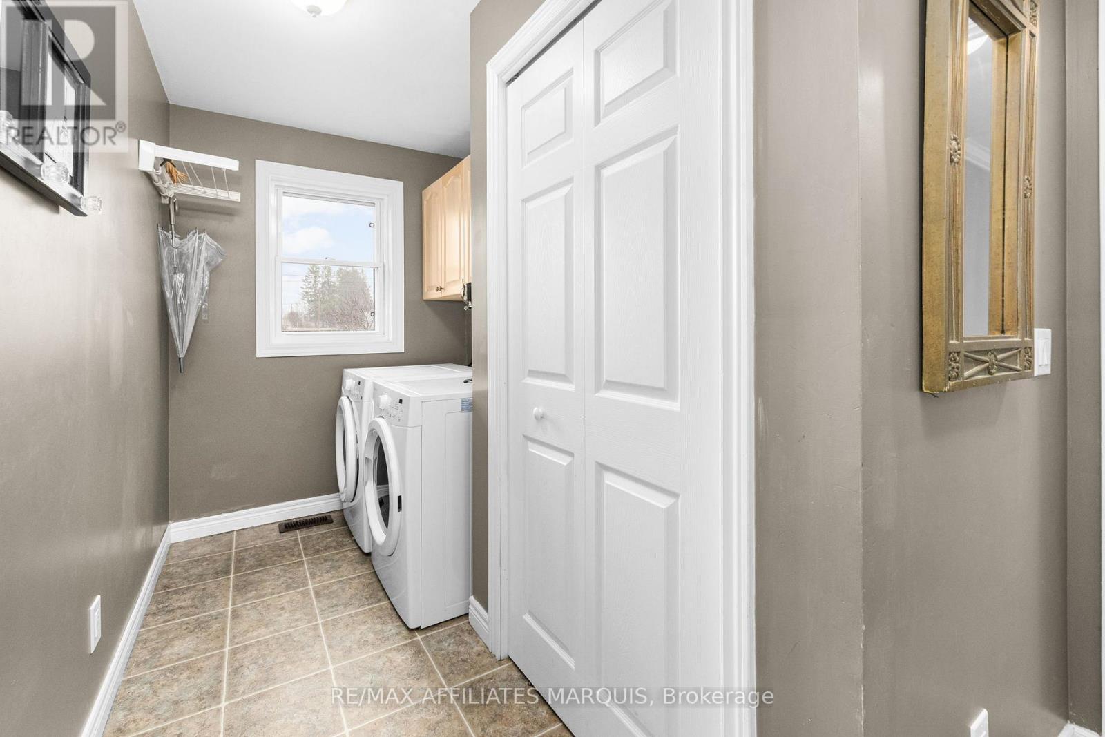 2 CAMPBELL DRIVE — photo 32