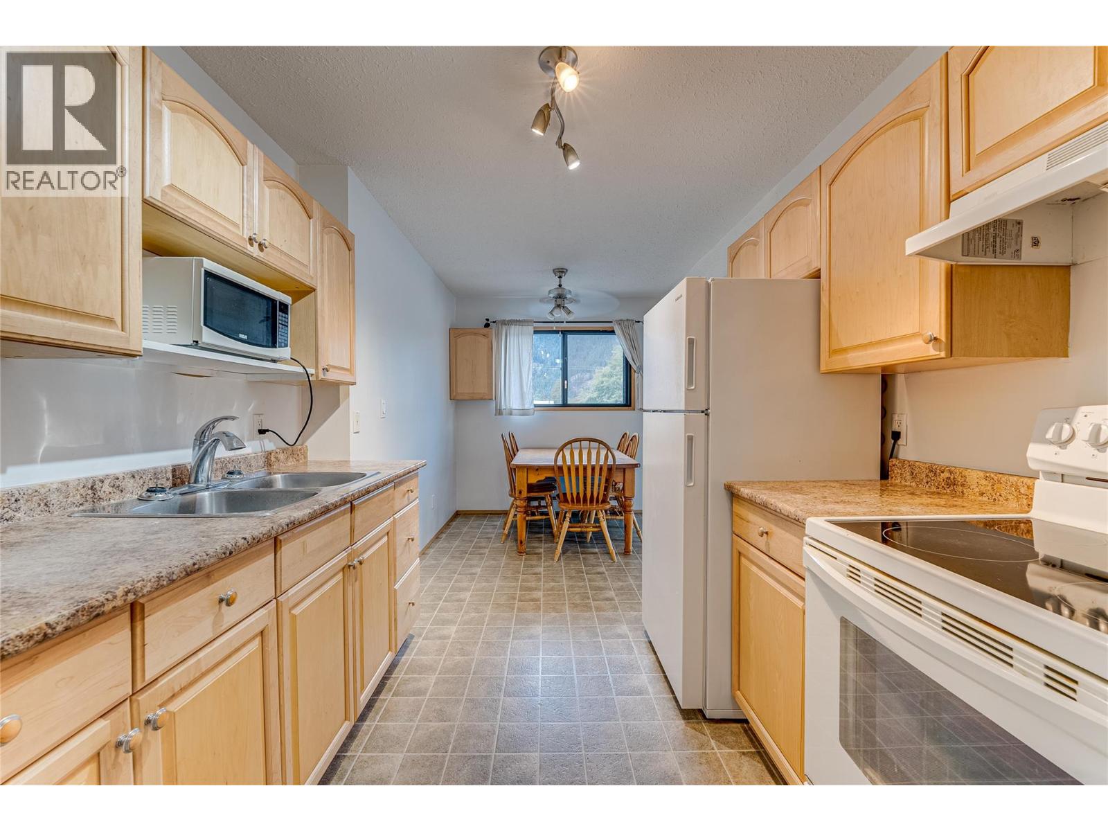 #206 409 Main Street - 1