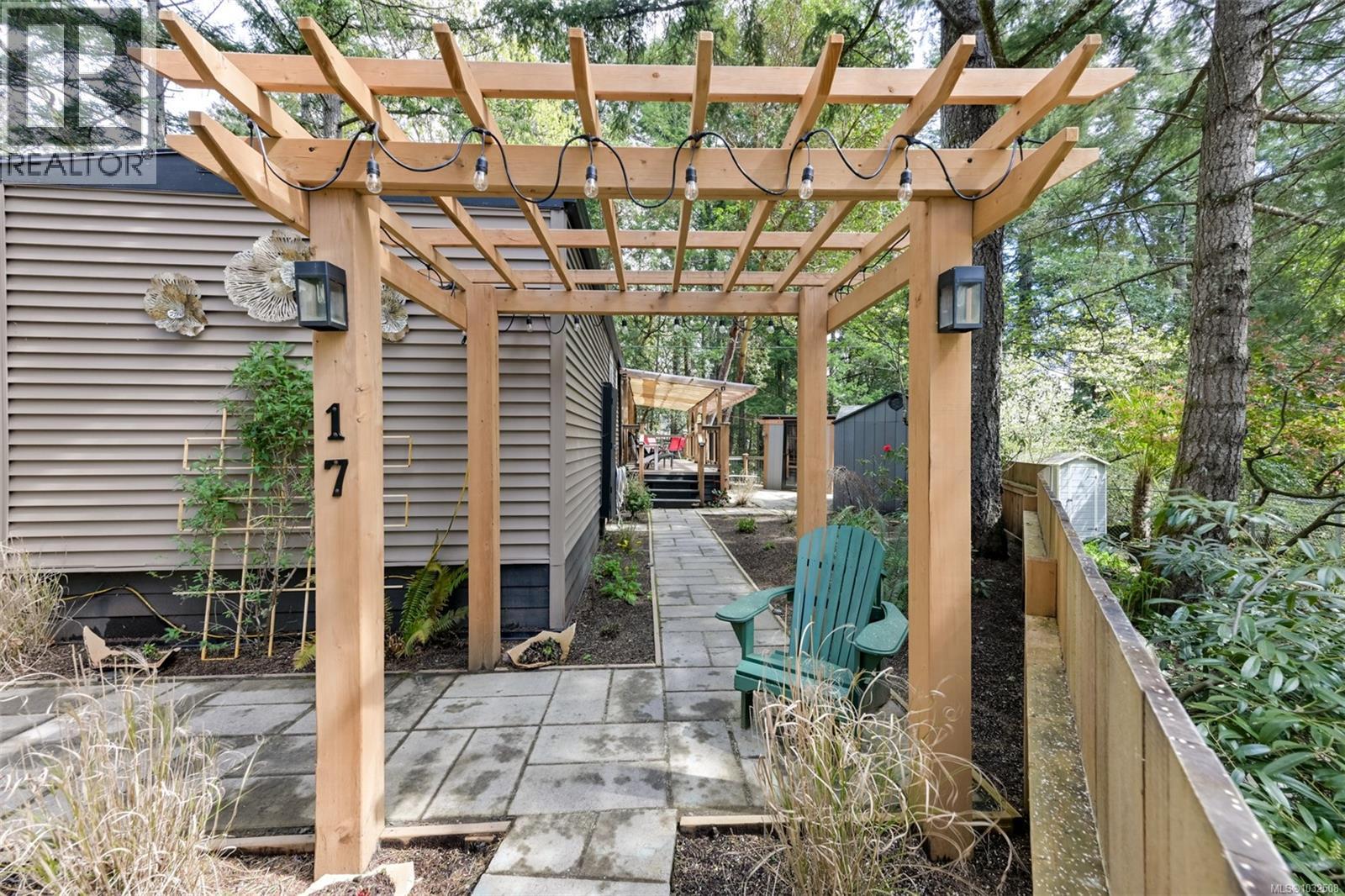 17 2500 Florence Lake Road, Langford