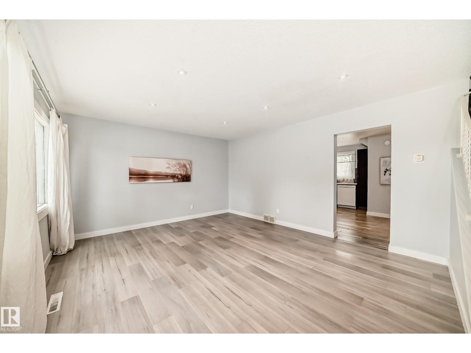 11811 44 ST NW, Edmonton