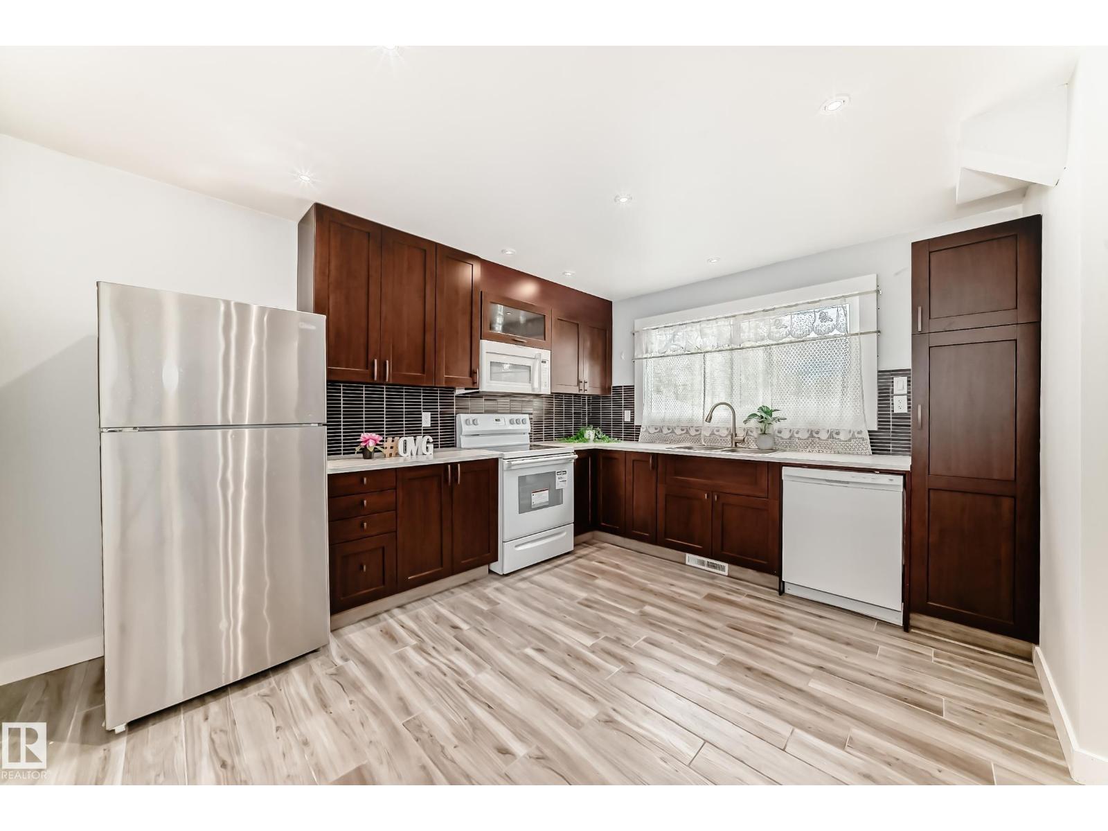 11811 44 ST NW, Edmonton