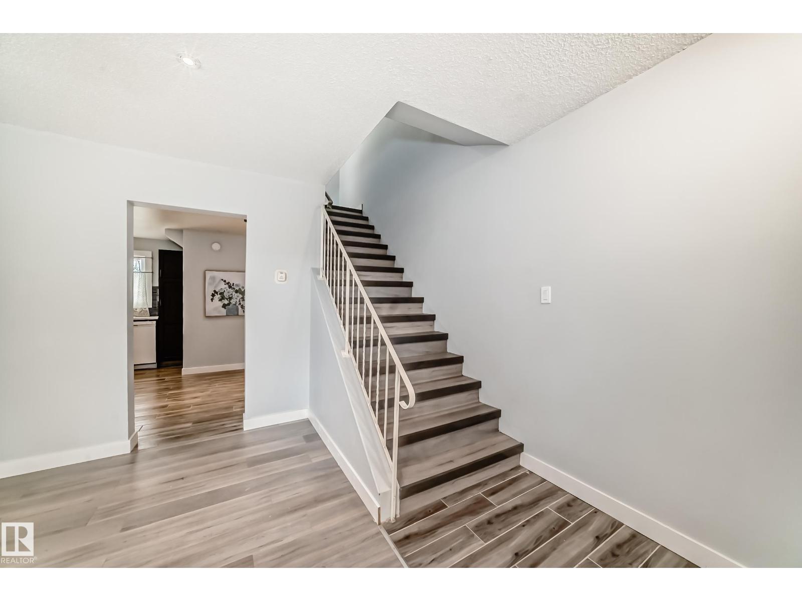 11811 44 ST NW, Edmonton