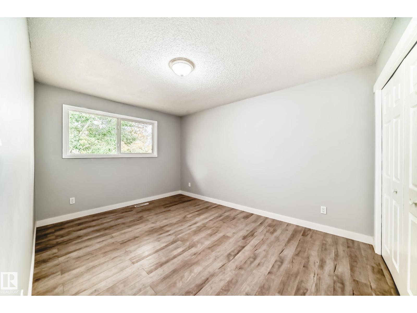 11811 44 ST NW, Edmonton