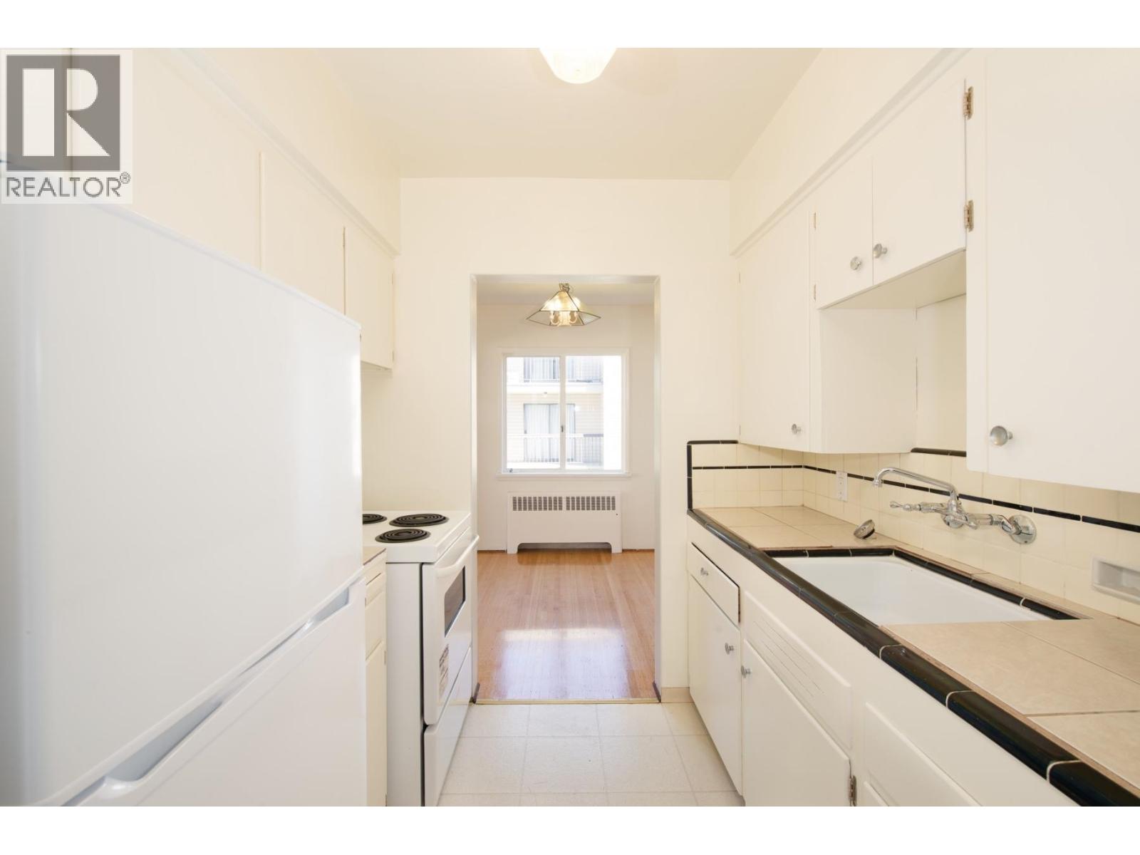 4 1339 71 STREET