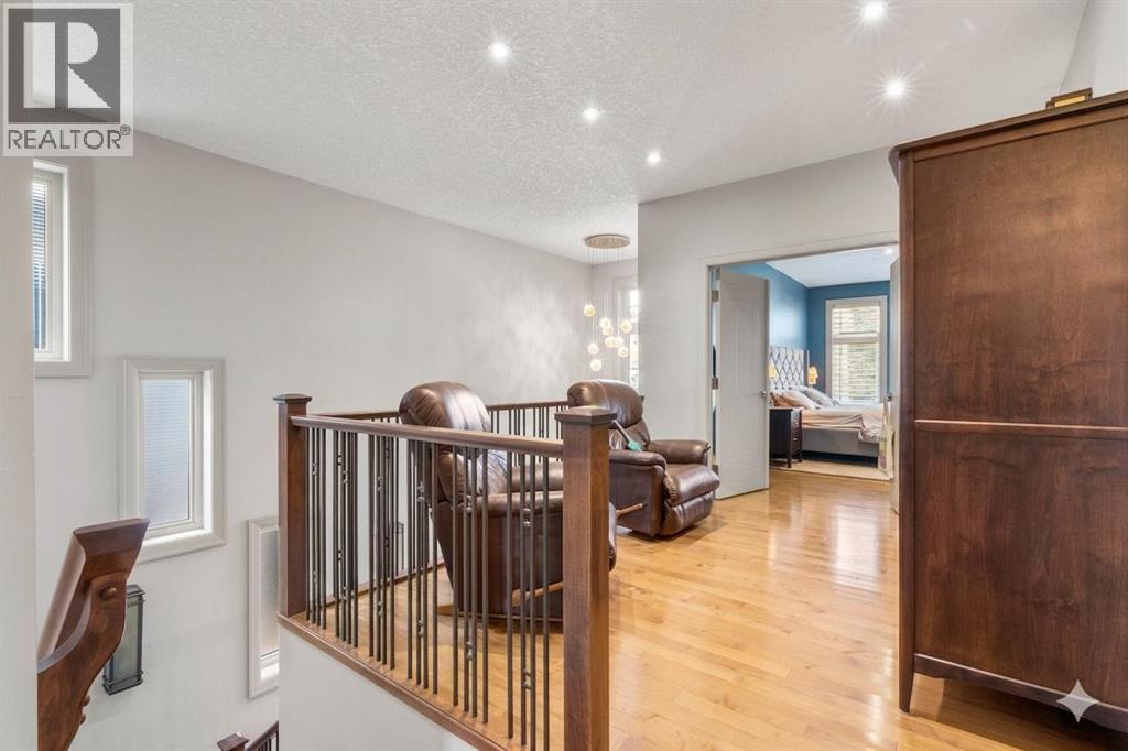 Single Family House for Sale in   Avenue NE Winston Heights/Mountview Calgary 