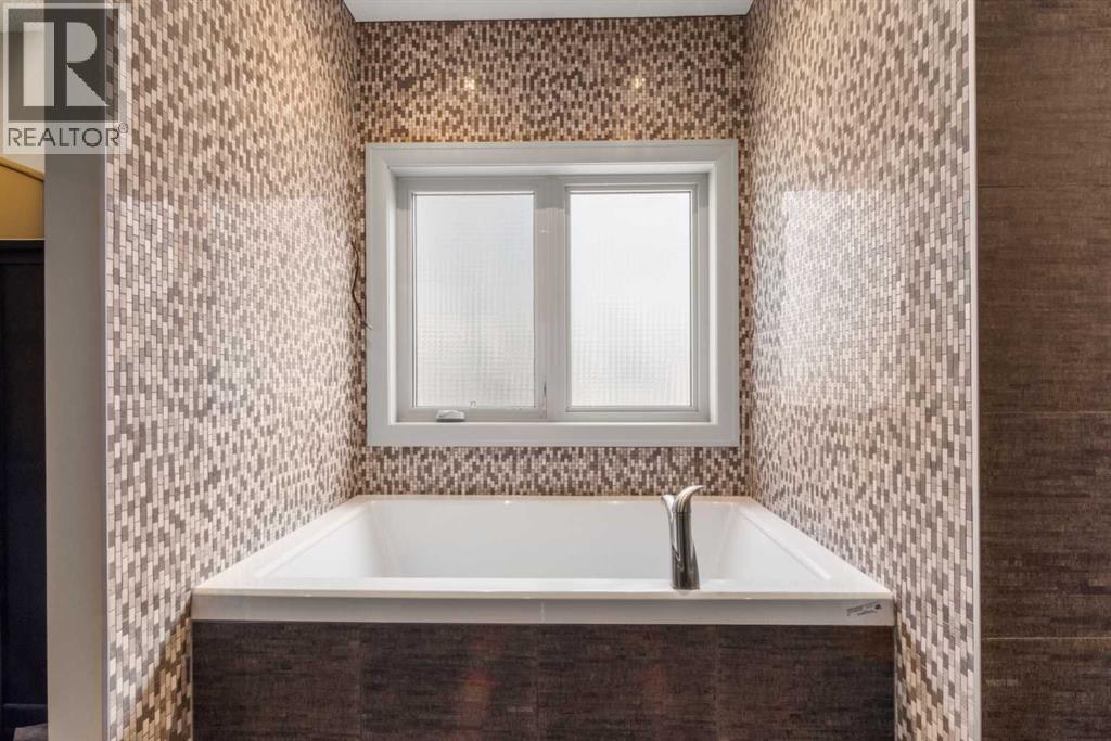 Single Family House for Sale in   Avenue NE Winston Heights/Mountview Calgary 