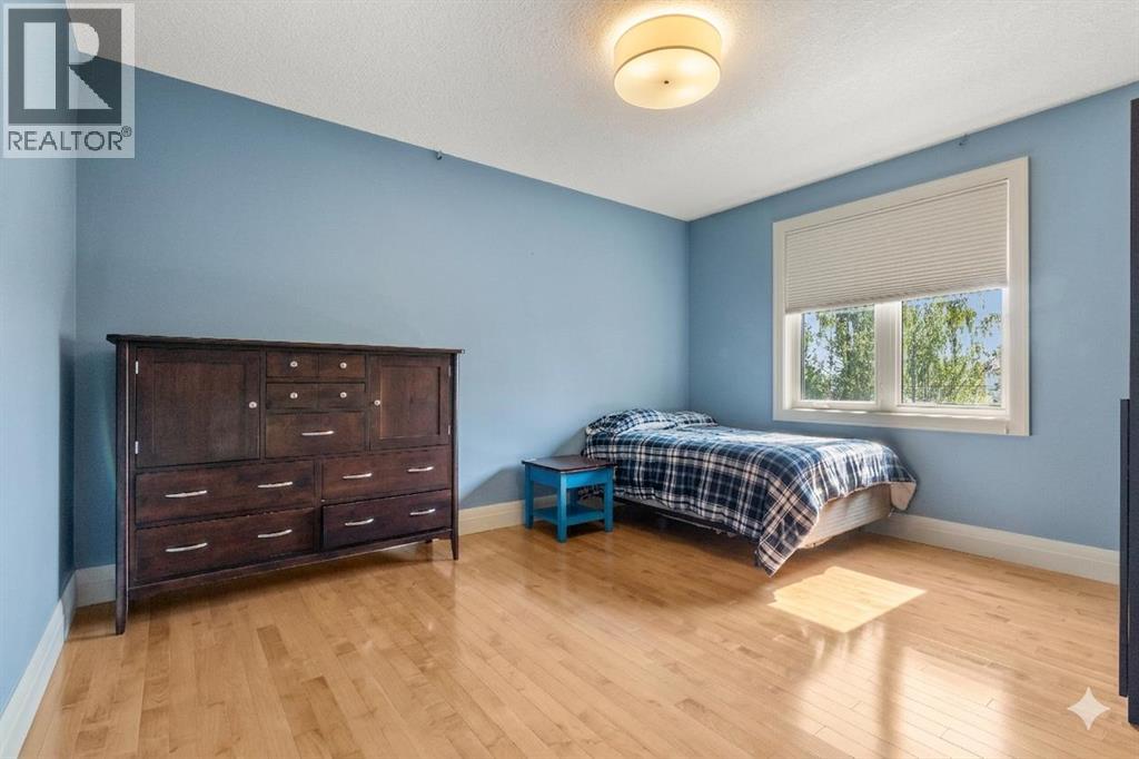 Single Family House for Sale in   Avenue NE Winston Heights/Mountview Calgary 