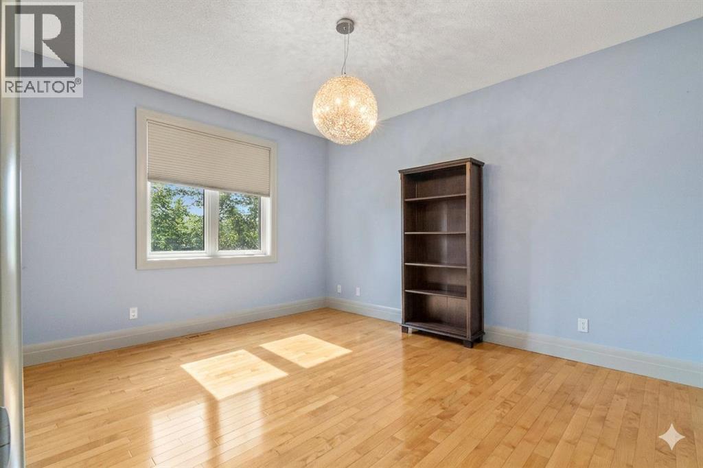 Single Family House for Sale in   Avenue NE Winston Heights/Mountview Calgary 