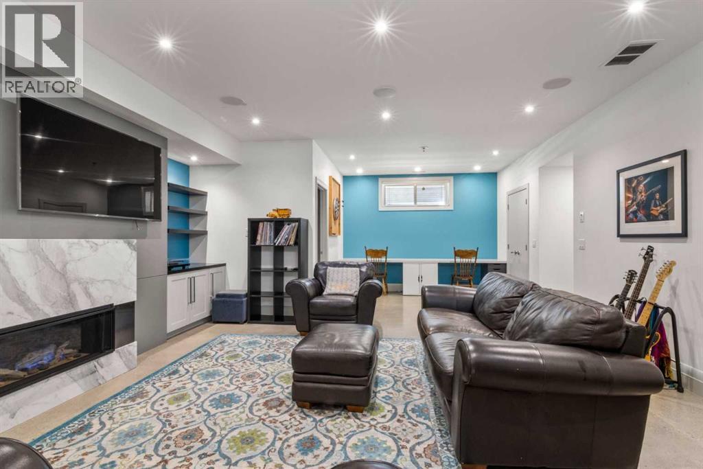 Single Family House for Sale in   Avenue NE Winston Heights/Mountview Calgary 