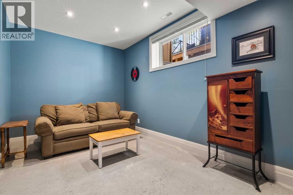 Single Family House for Sale in   Avenue NE Winston Heights/Mountview Calgary 