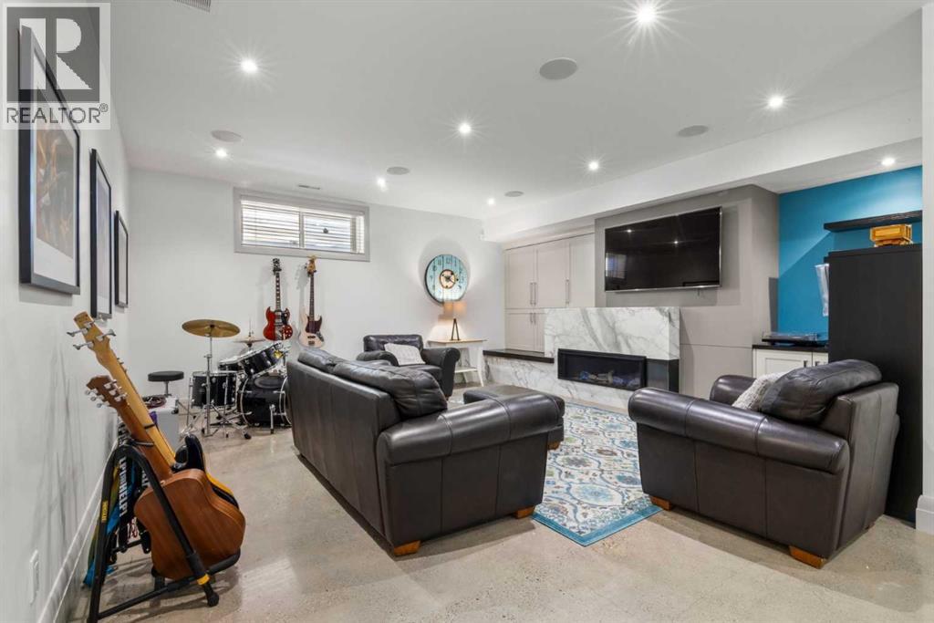 Single Family House for Sale in   Avenue NE Winston Heights/Mountview Calgary 