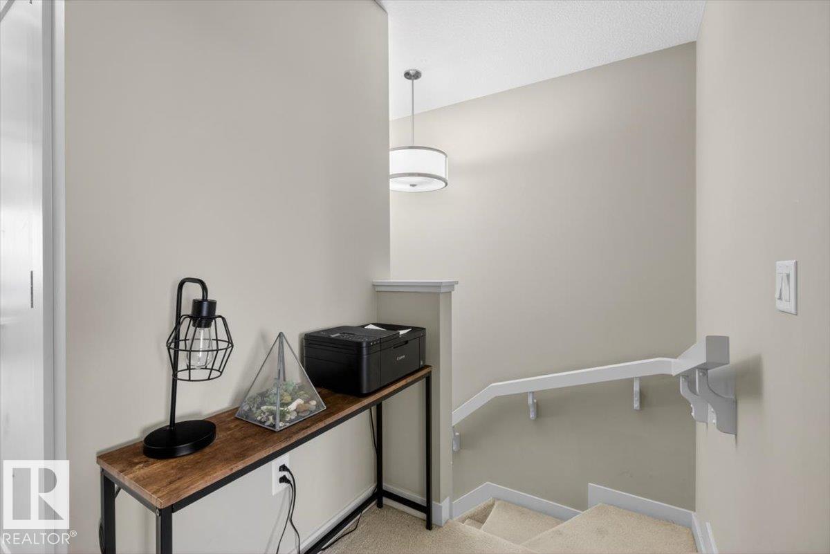 16656 14 AV SW, Edmonton