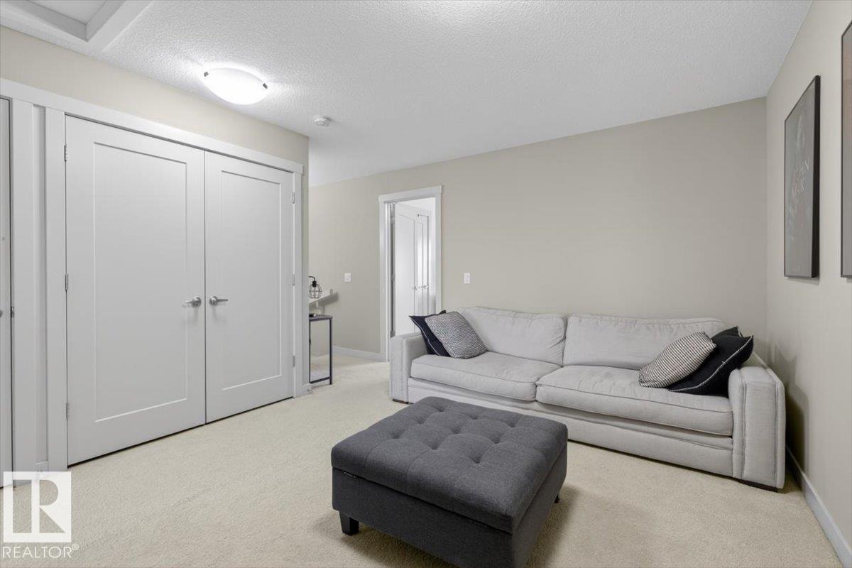 16656 14 AV SW, Edmonton