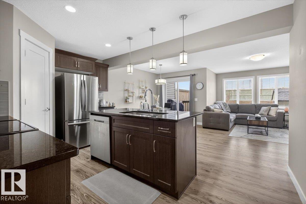 16656 14 AV SW, Edmonton