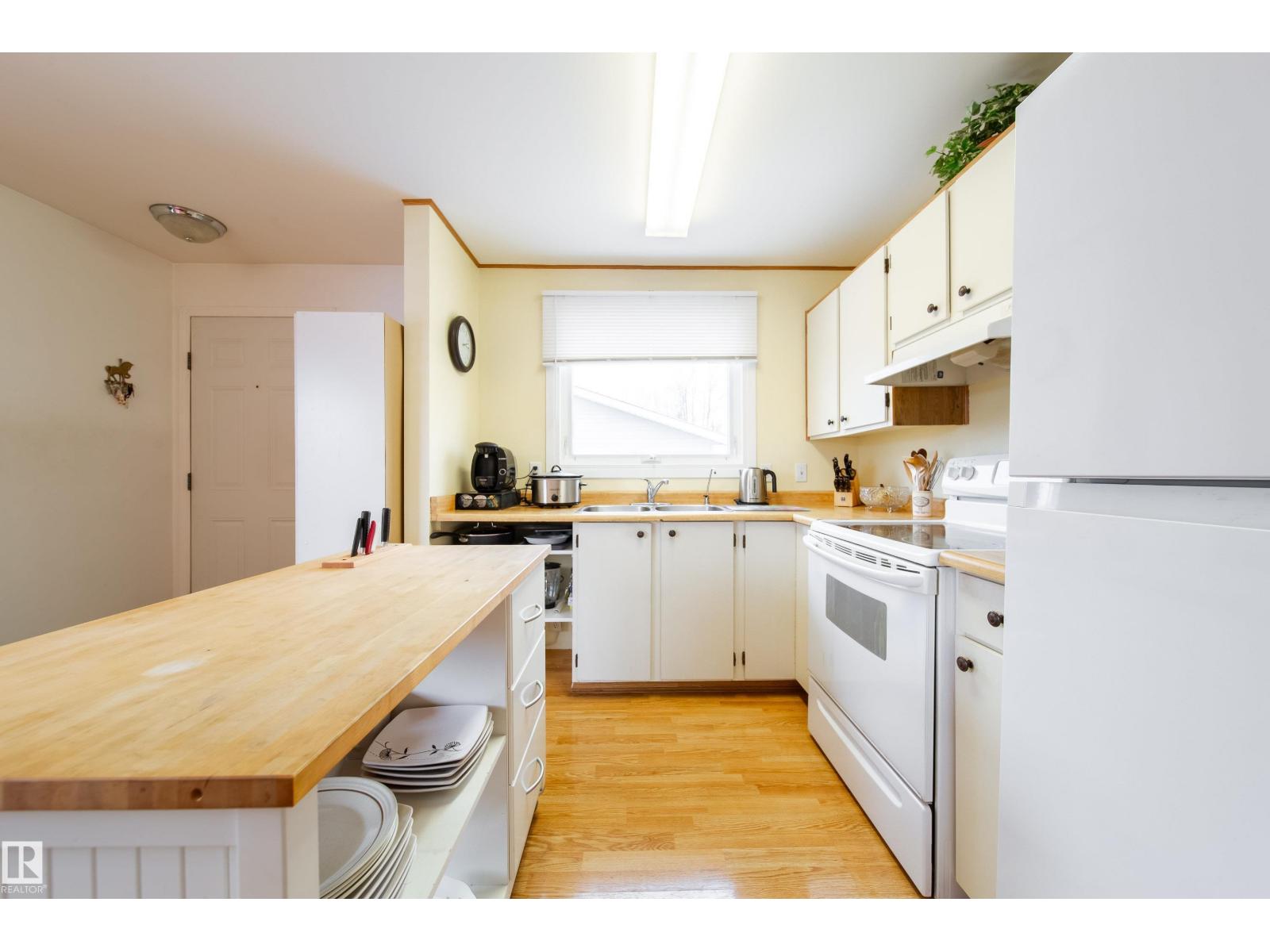 1104 35 ST NW, Edmonton