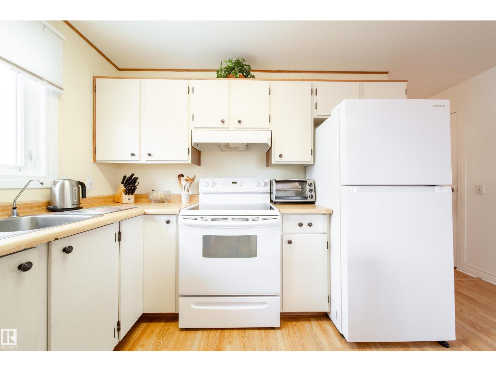 1104 35 ST NW, Edmonton