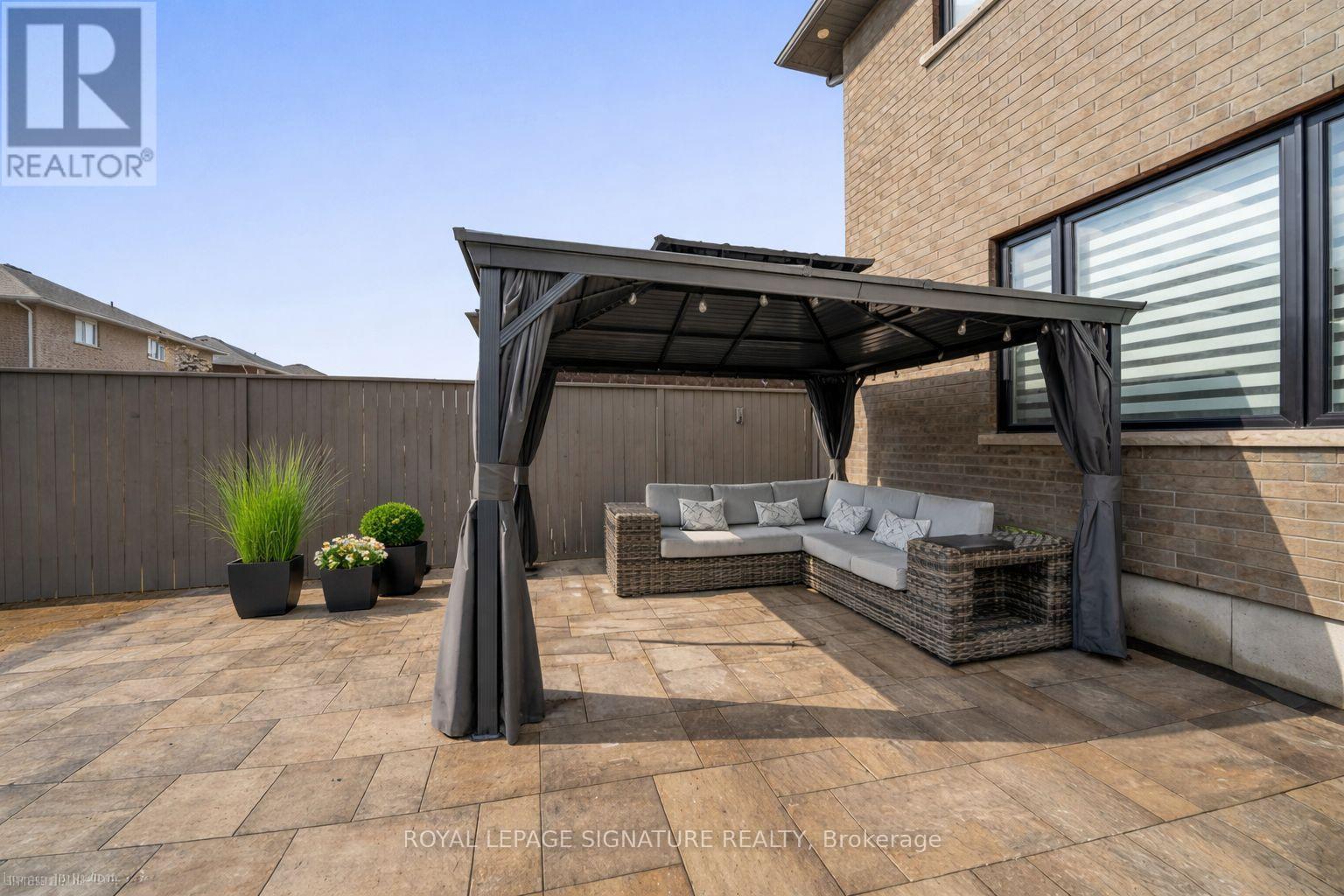 12 HUMMINGBIRD DRIVE - 29