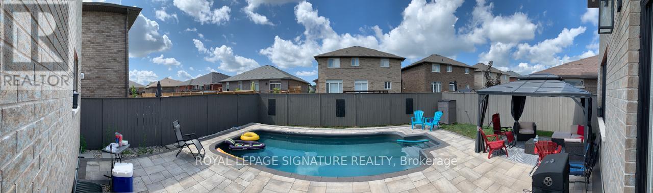 12 HUMMINGBIRD DRIVE - 32