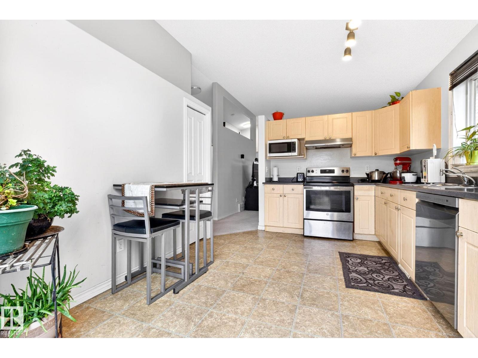 20147 48 AV NW, Edmonton