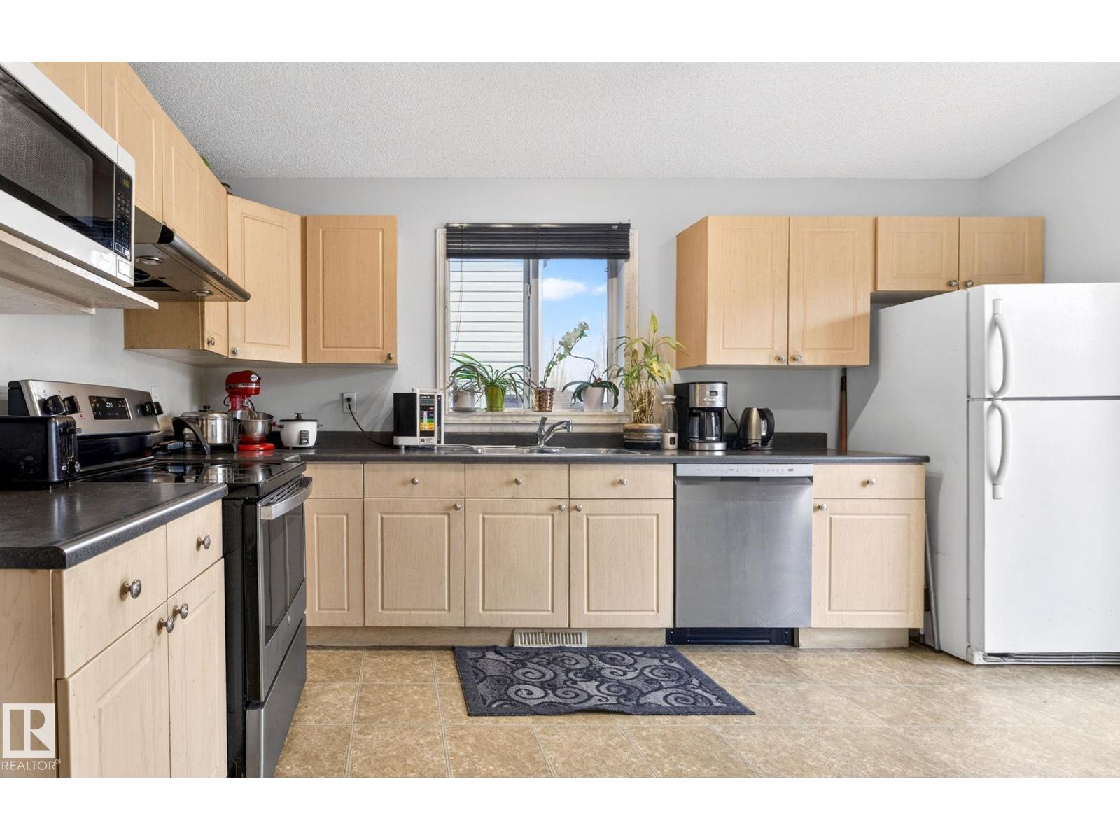 20147 48 AV NW, Edmonton