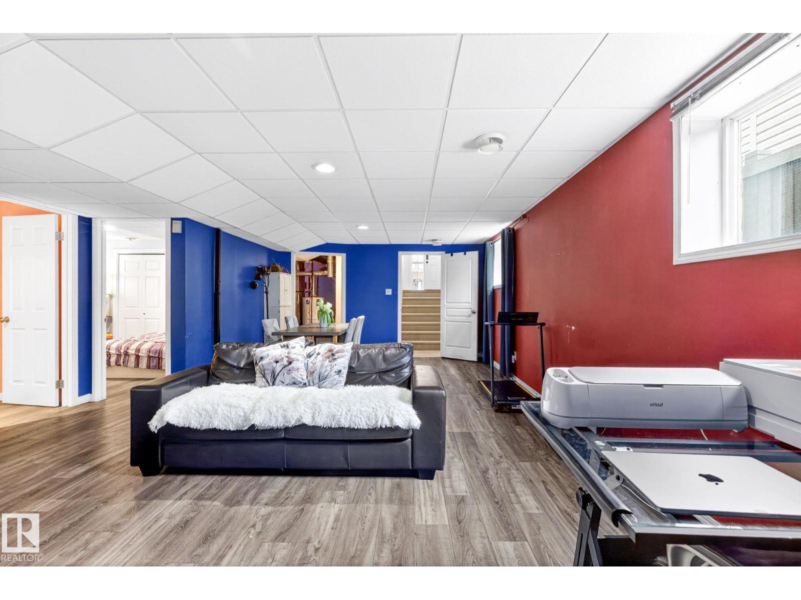 20147 48 AV NW, Edmonton